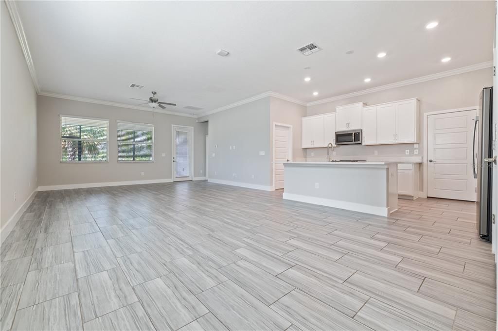 For Rent: $3,990 (4 beds, 3 baths, 2785 Square Feet)