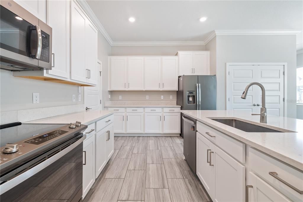 For Rent: $3,990 (4 beds, 3 baths, 2785 Square Feet)