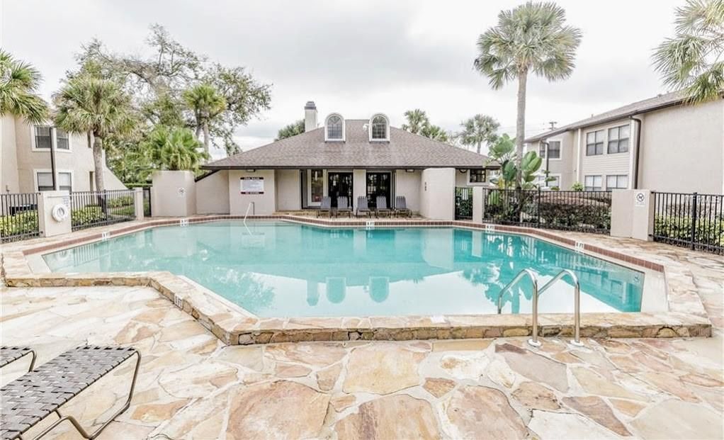 待售: $162,000 (1 贝兹, 1 浴室, 749 平方英尺)