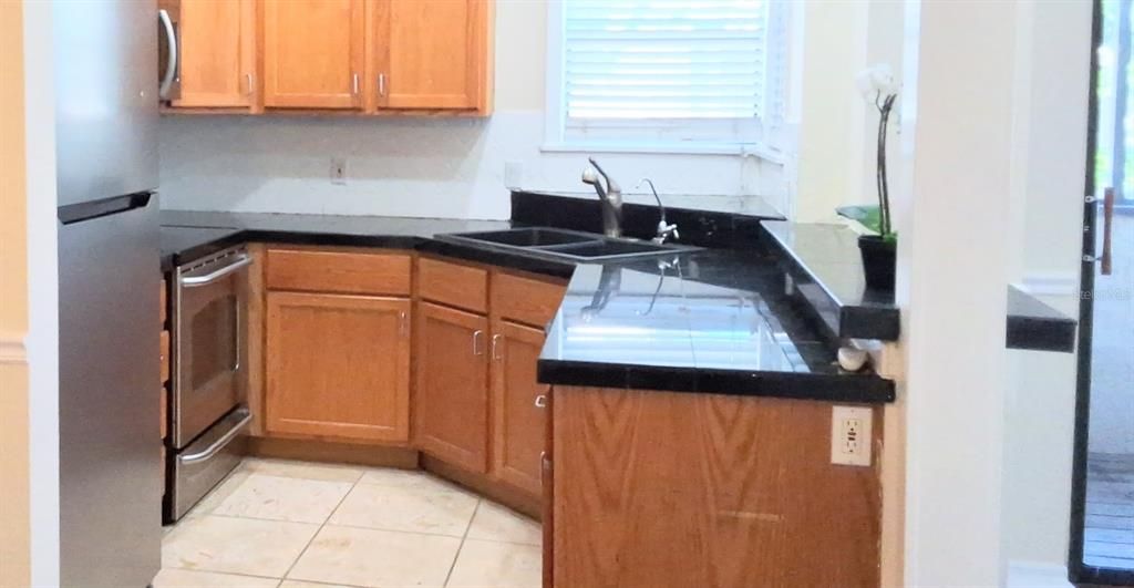 待售: $162,000 (1 贝兹, 1 浴室, 749 平方英尺)