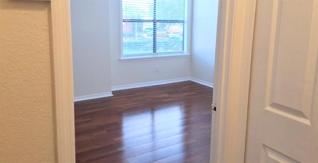 待售: $162,000 (1 贝兹, 1 浴室, 749 平方英尺)