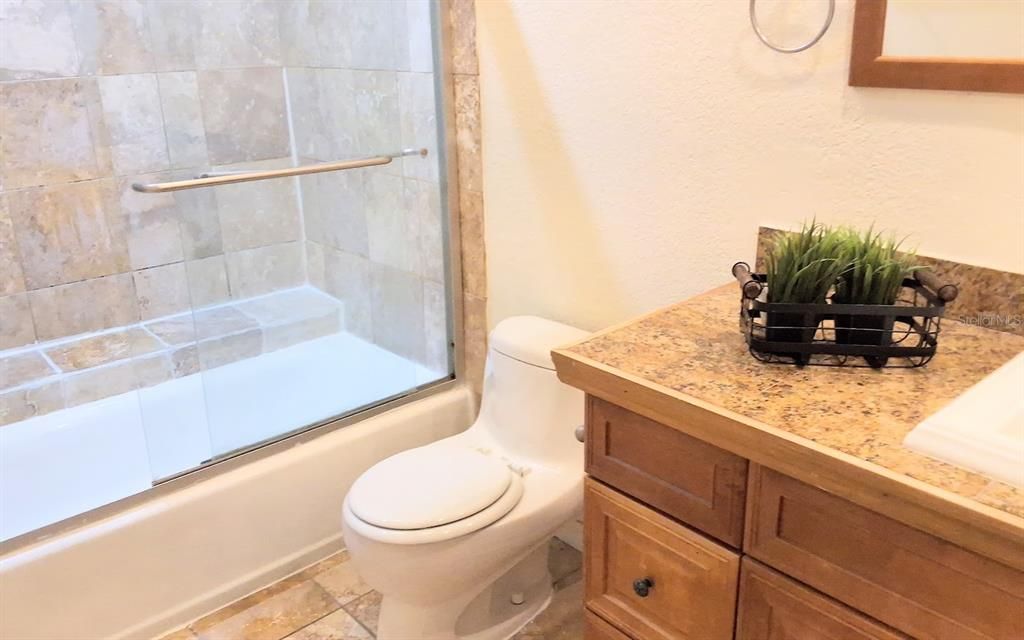 待售: $162,000 (1 贝兹, 1 浴室, 749 平方英尺)