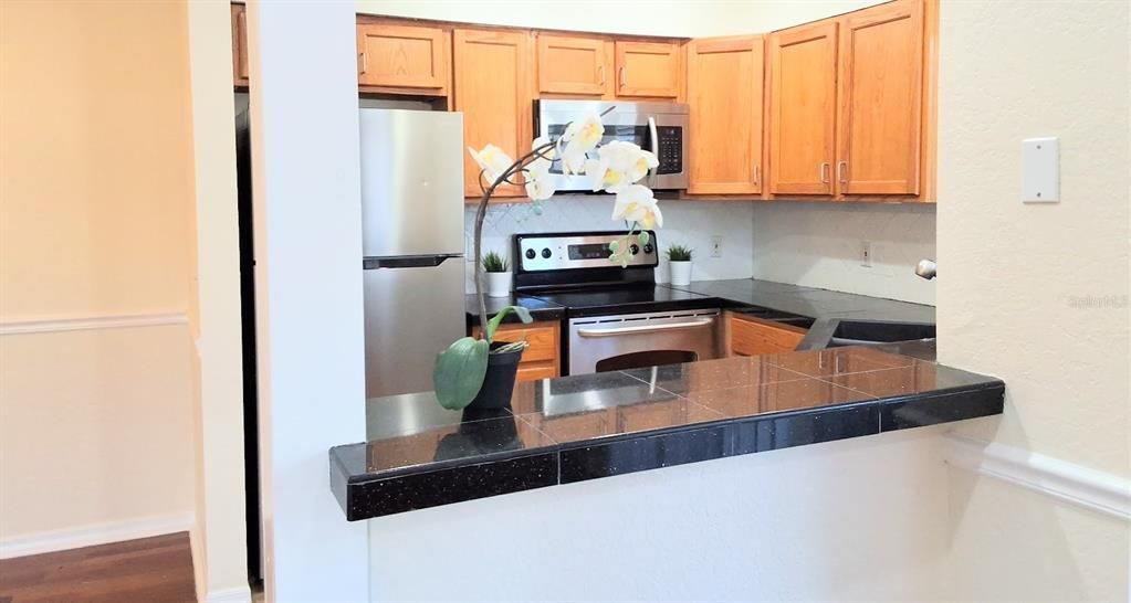 待售: $162,000 (1 贝兹, 1 浴室, 749 平方英尺)