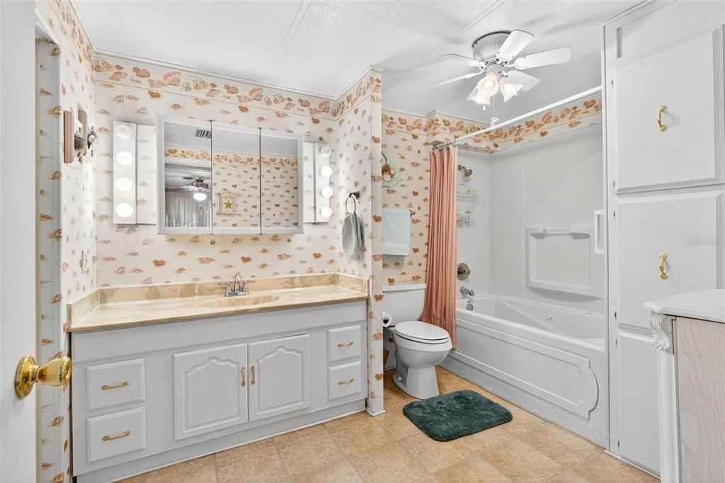 For Sale: $139,900 (3 beds, 2 baths, 1152 Square Feet)