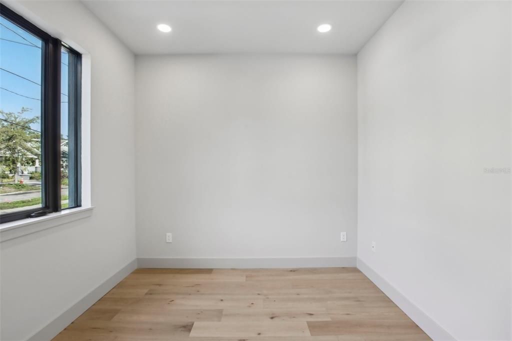 出租: $9,975 (4 贝兹, 4 浴室, 2850 平方英尺)