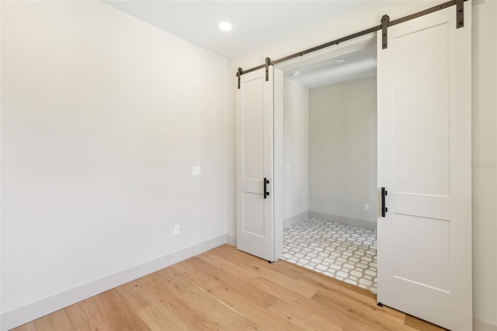 出租: $9,975 (4 贝兹, 4 浴室, 2850 平方英尺)