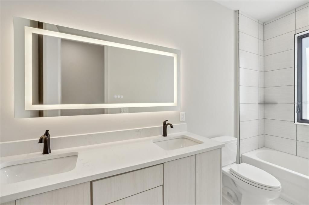 出租: $9,975 (4 贝兹, 4 浴室, 2850 平方英尺)