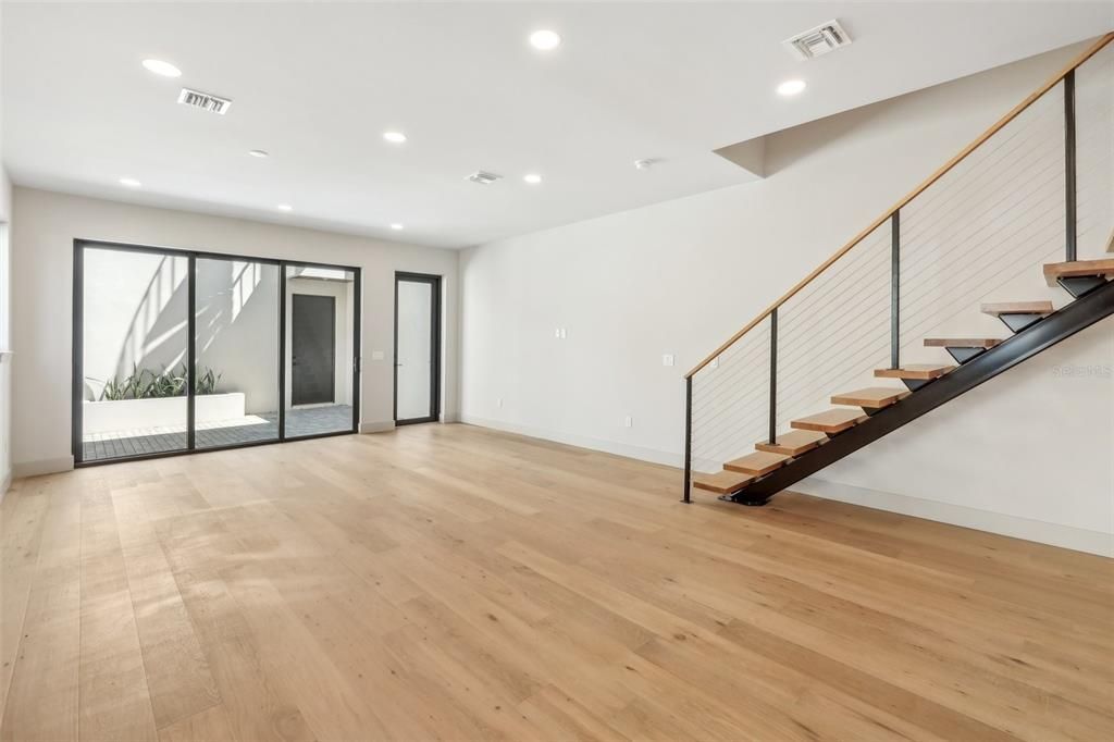 出租: $9,975 (4 贝兹, 4 浴室, 2850 平方英尺)