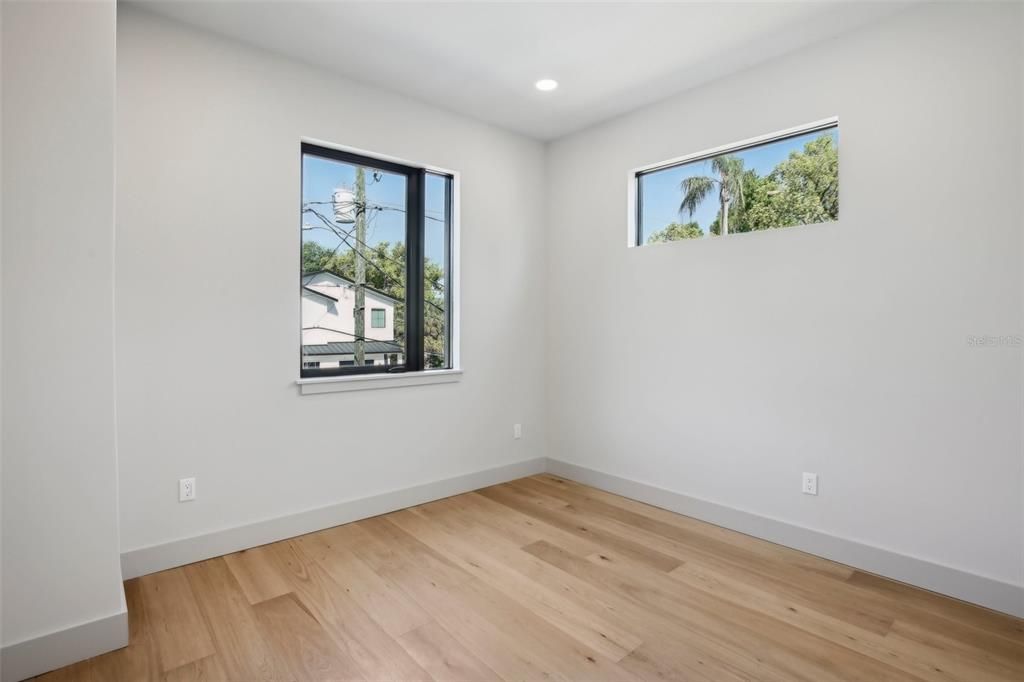 出租: $9,975 (4 贝兹, 4 浴室, 2850 平方英尺)