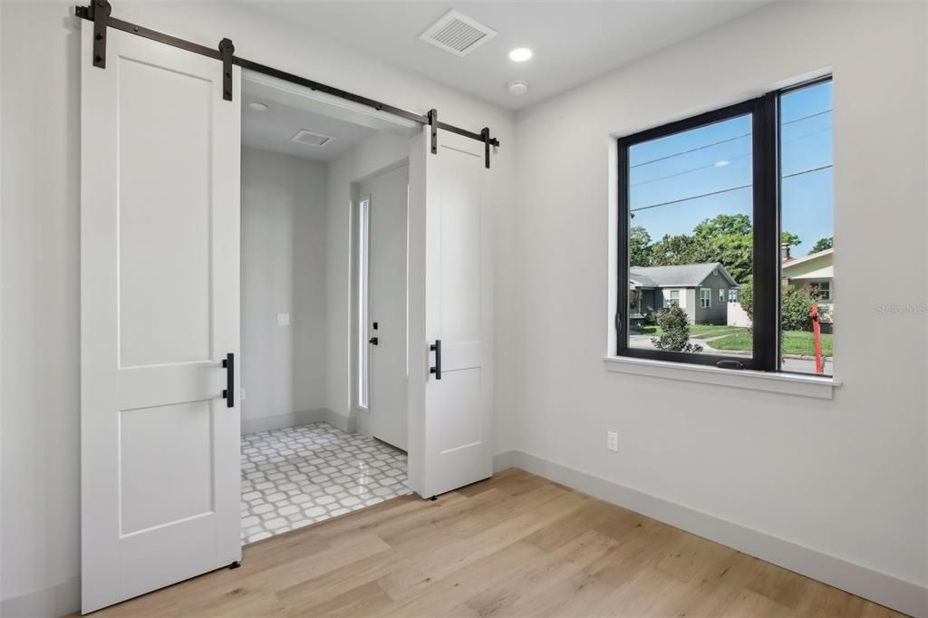 出租: $9,975 (4 贝兹, 4 浴室, 2850 平方英尺)