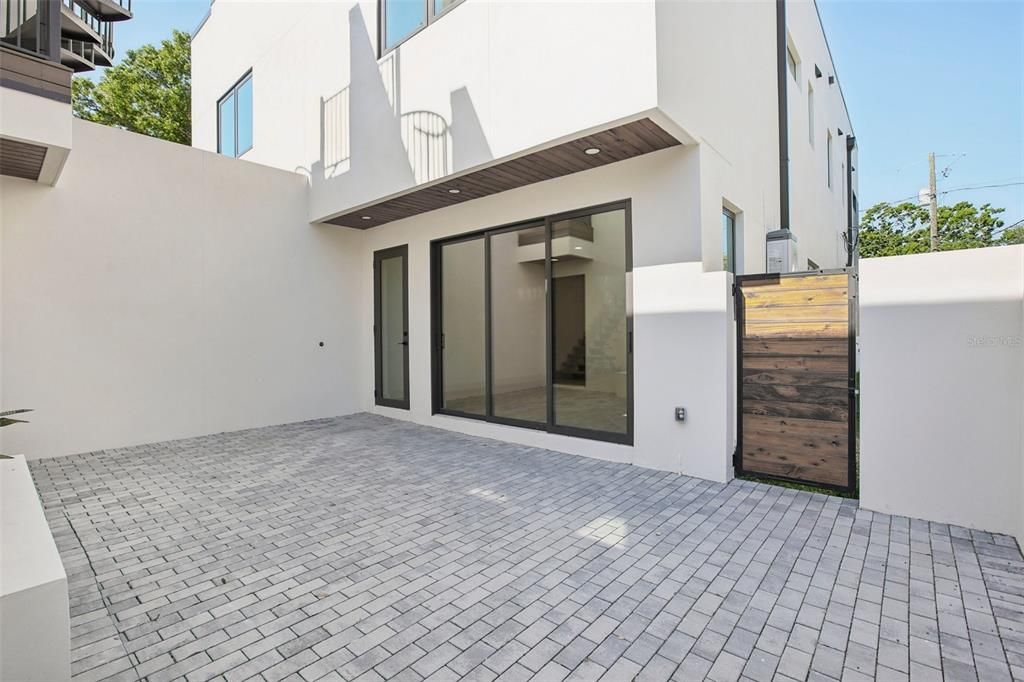 出租: $9,975 (4 贝兹, 4 浴室, 2850 平方英尺)