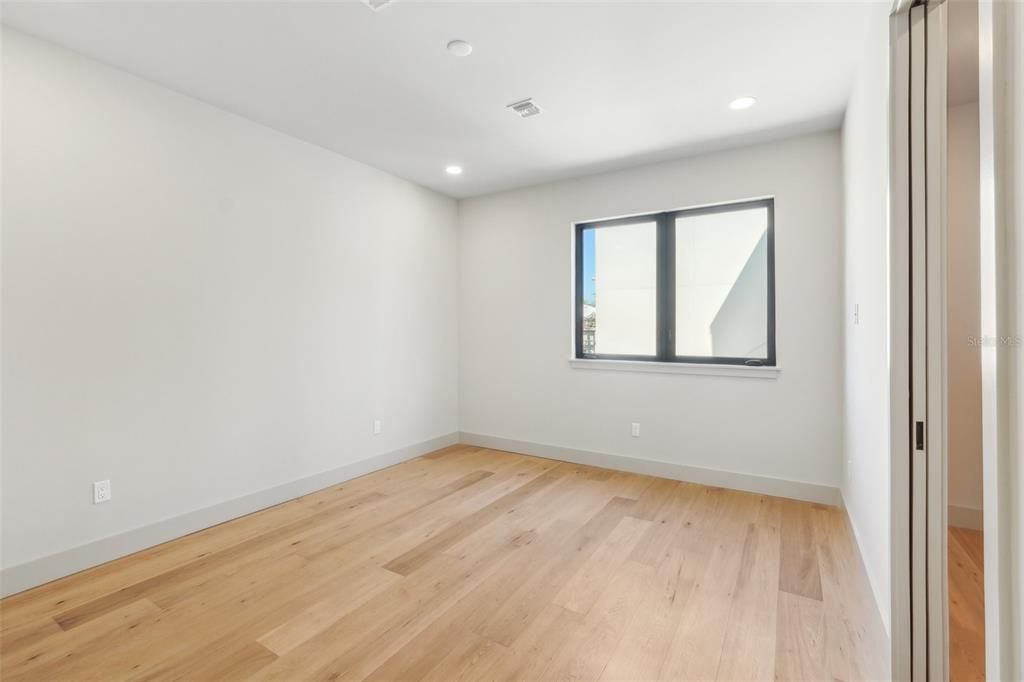 出租: $9,975 (4 贝兹, 4 浴室, 2850 平方英尺)