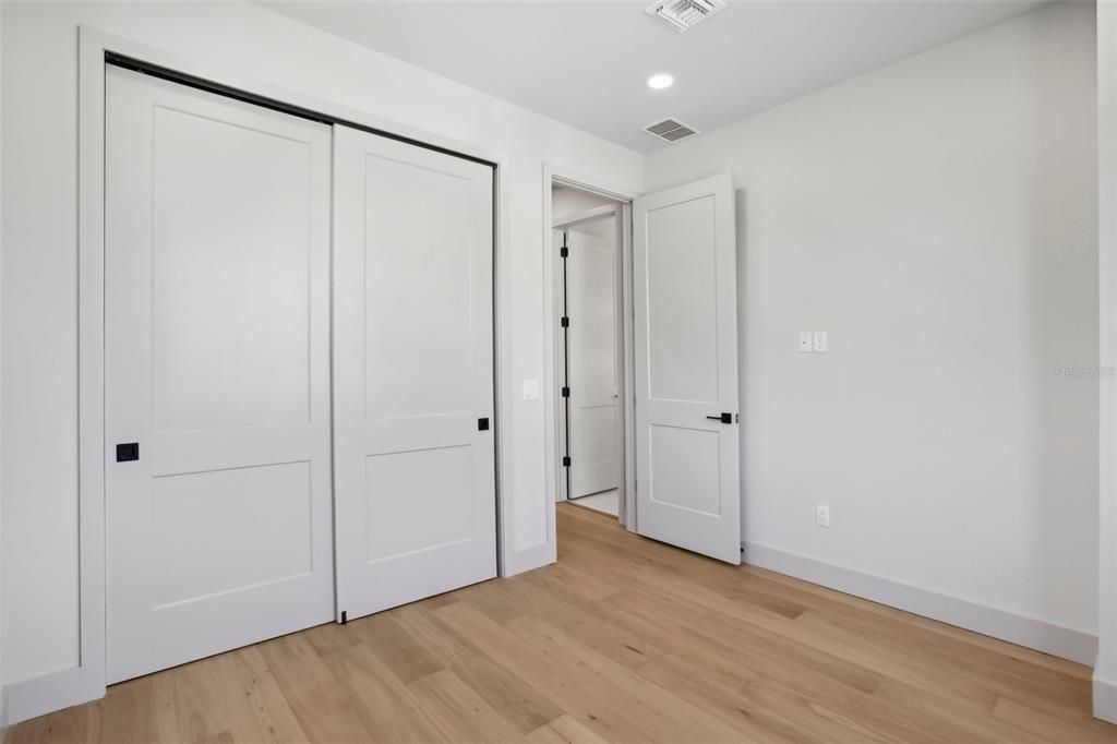 出租: $9,975 (4 贝兹, 4 浴室, 2850 平方英尺)