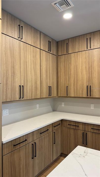 出租: $9,975 (4 贝兹, 4 浴室, 2850 平方英尺)