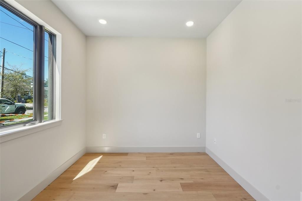 出租: $9,975 (4 贝兹, 4 浴室, 2850 平方英尺)