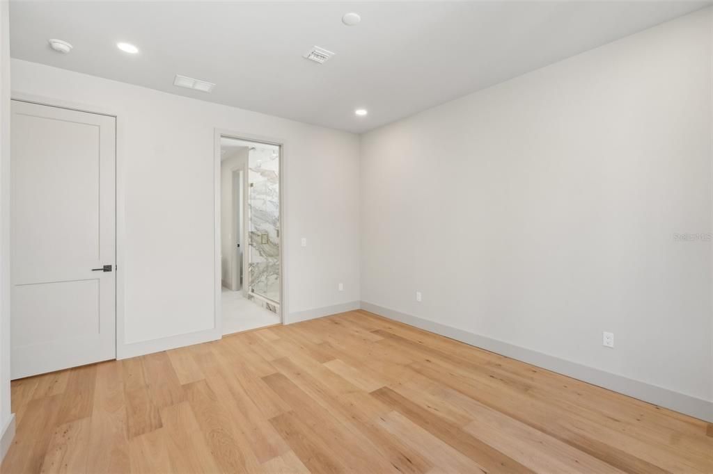 出租: $9,975 (4 贝兹, 4 浴室, 2850 平方英尺)