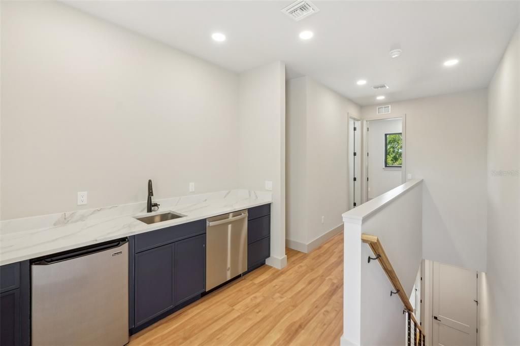 出租: $9,975 (4 贝兹, 4 浴室, 2850 平方英尺)