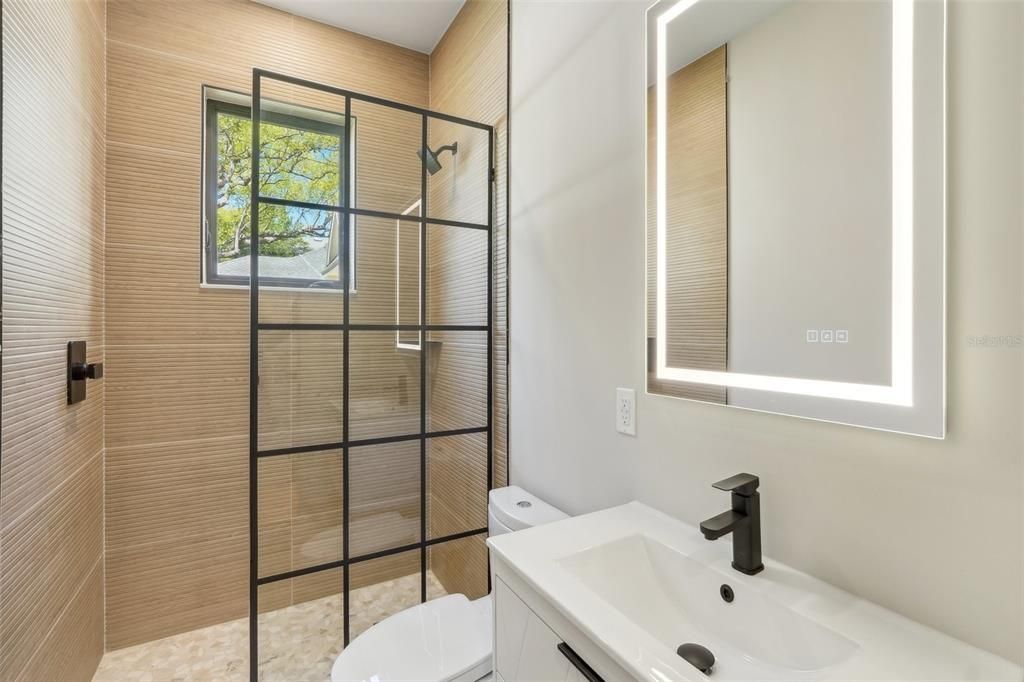 出租: $9,975 (4 贝兹, 4 浴室, 2850 平方英尺)