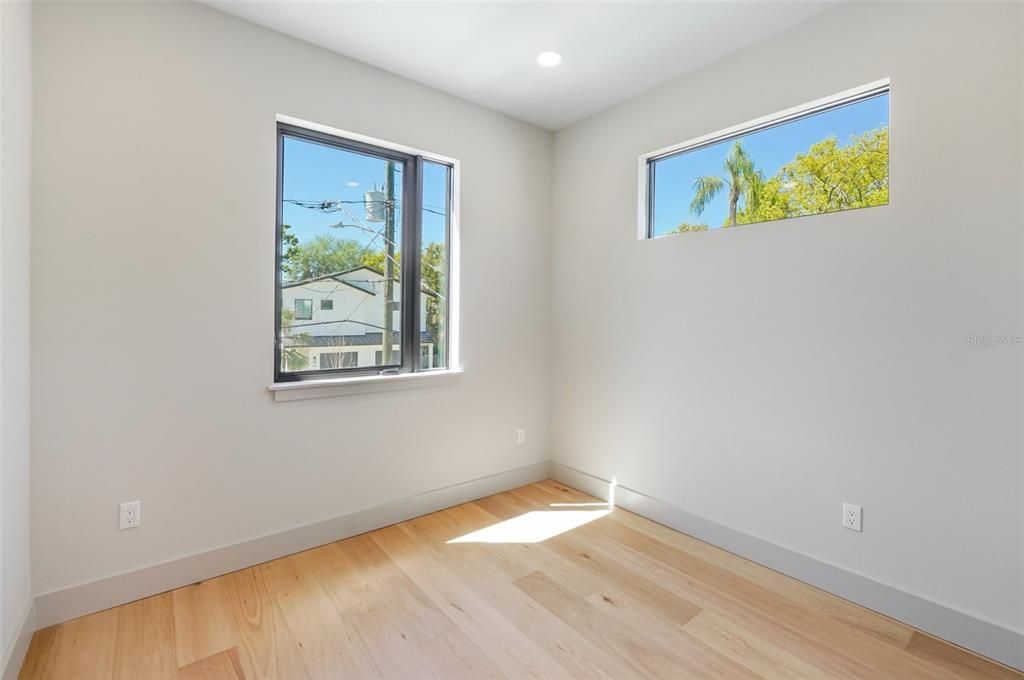 出租: $9,975 (4 贝兹, 4 浴室, 2850 平方英尺)