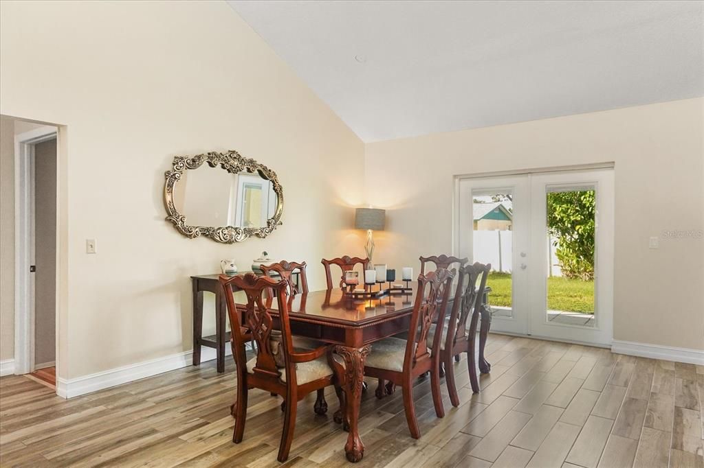 For Sale: $499,900 (3 beds, 2 baths, 1546 Square Feet)