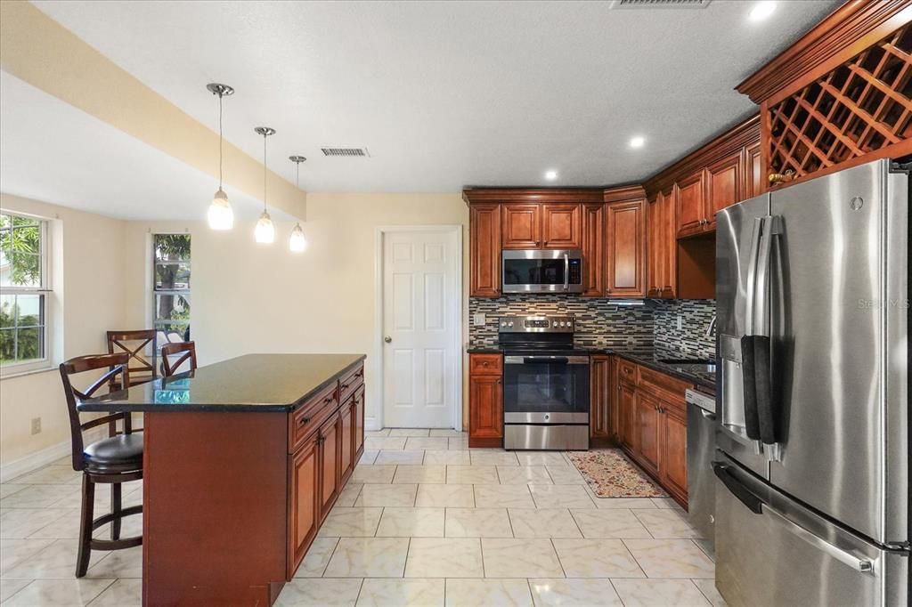 For Sale: $499,900 (3 beds, 2 baths, 1546 Square Feet)