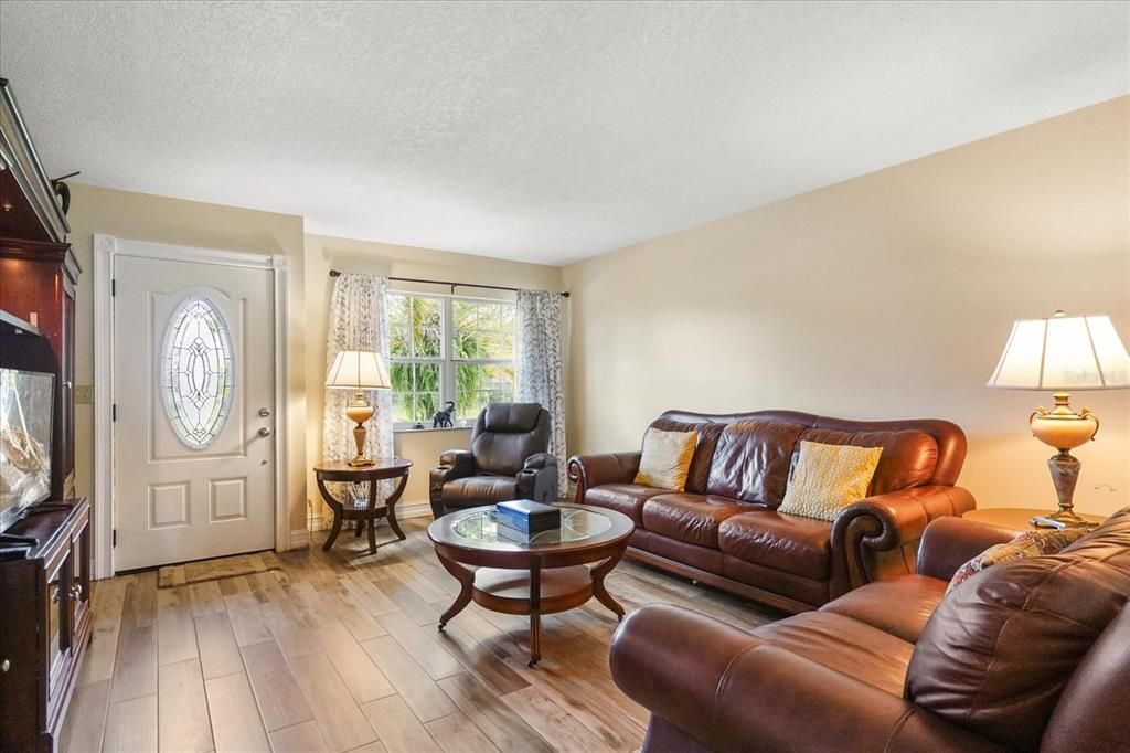 For Sale: $499,900 (3 beds, 2 baths, 1546 Square Feet)