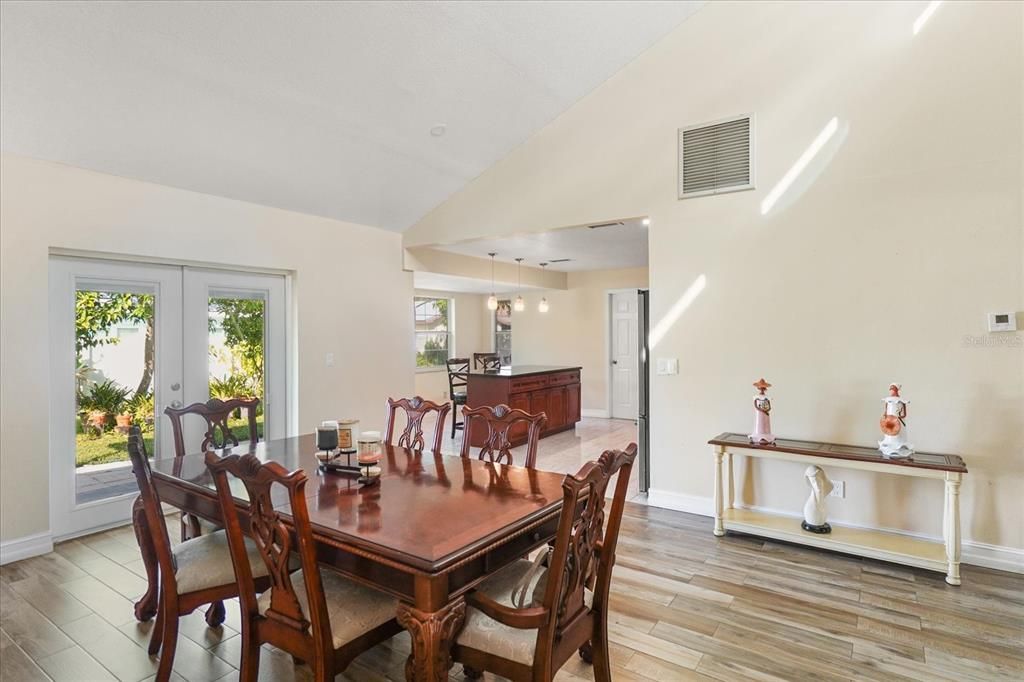 For Sale: $499,900 (3 beds, 2 baths, 1546 Square Feet)