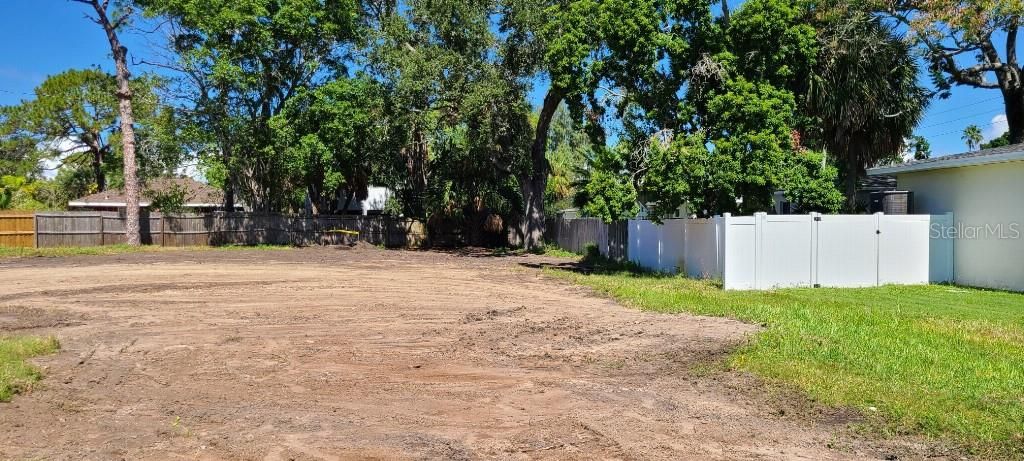 En Venta: $300,000 (0.21 acres)