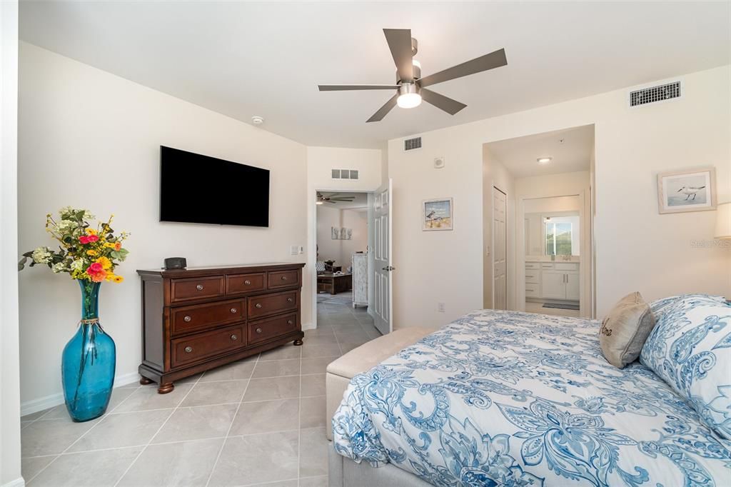 For Sale: $299,500 (2 beds, 2 baths, 1569 Square Feet)