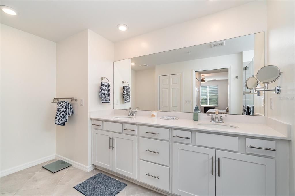 For Sale: $299,500 (2 beds, 2 baths, 1569 Square Feet)