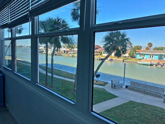 Active With Contract: $224,500 (2 beds, 2 baths, 1040 Square Feet)