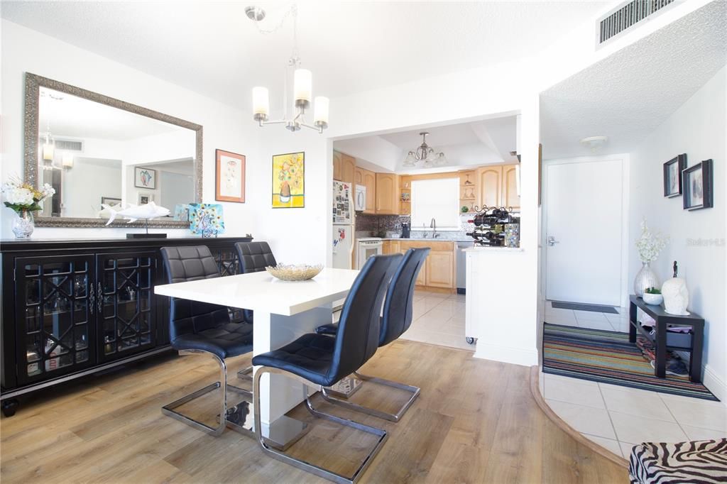 Active With Contract: $224,500 (2 beds, 2 baths, 1040 Square Feet)