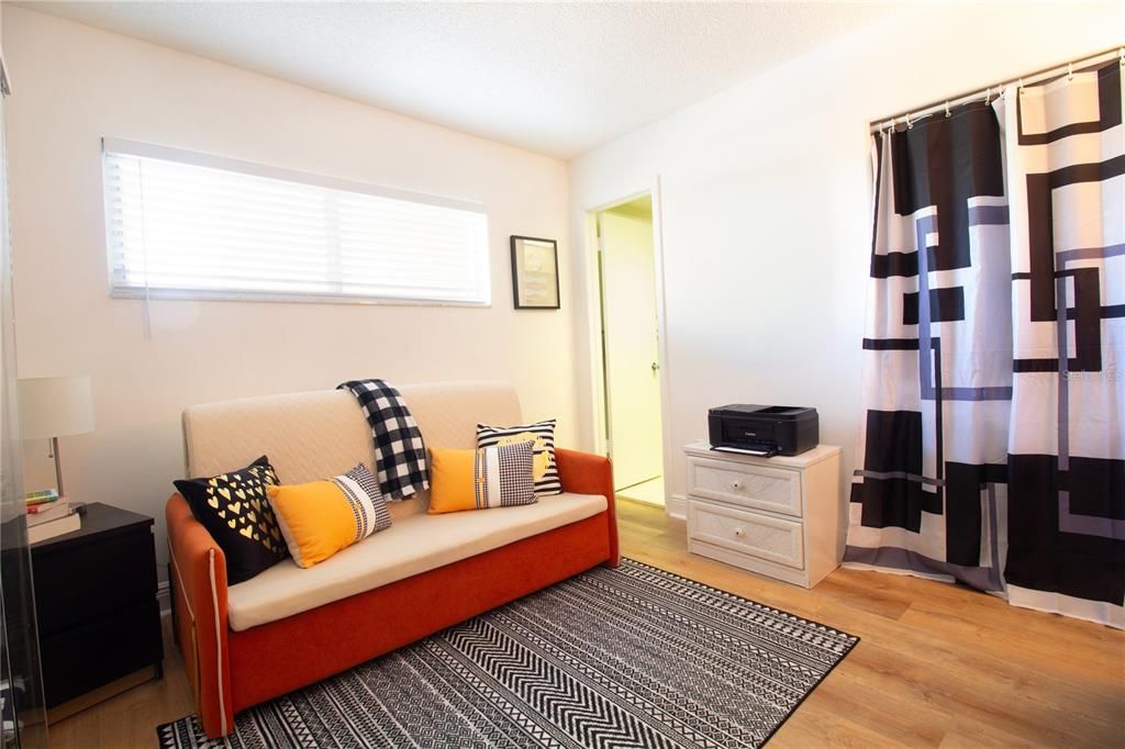 Active With Contract: $224,500 (2 beds, 2 baths, 1040 Square Feet)