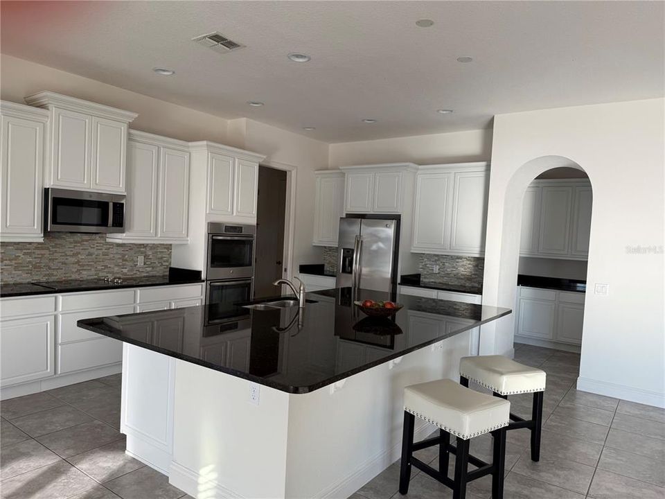 En Venta: $898,900 (5 camas, 5 baños, 5623 Pies cuadrados)