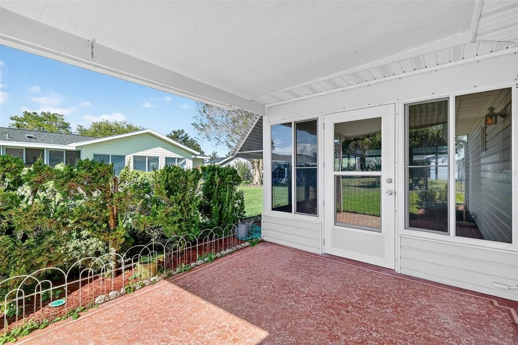 合同活跃: $230,000 (3 贝兹, 2 浴室, 1450 平方英尺)