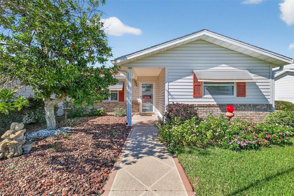 合同活跃: $230,000 (3 贝兹, 2 浴室, 1450 平方英尺)