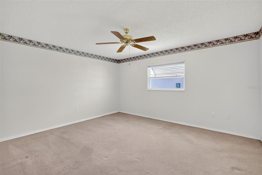 合同活跃: $230,000 (3 贝兹, 2 浴室, 1450 平方英尺)