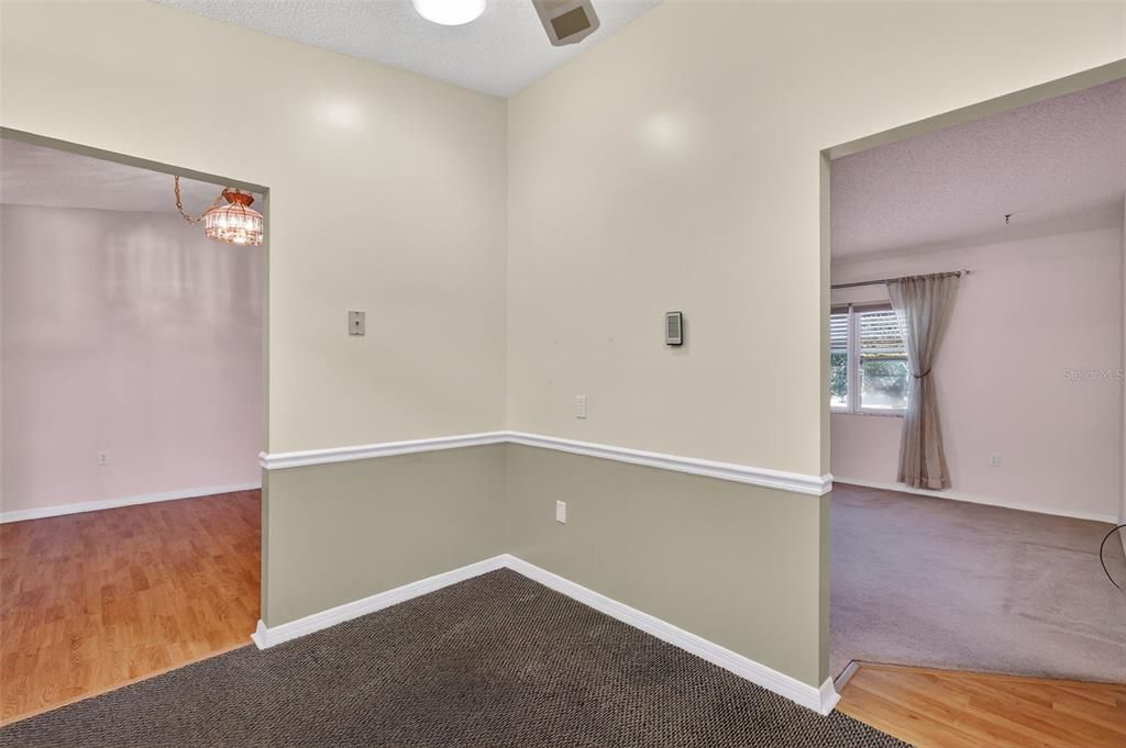 合同活跃: $230,000 (3 贝兹, 2 浴室, 1450 平方英尺)