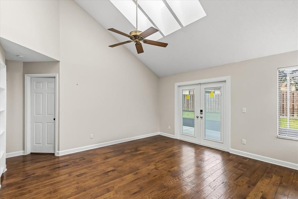 For Sale: $669,000 (4 beds, 2 baths, 2192 Square Feet)