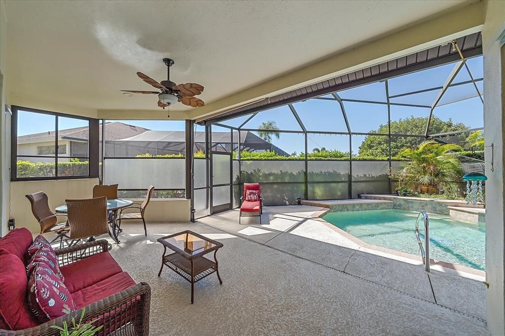 Под контрактом: $565,000 (3 спален, 2 ванн, 2356 Квадратных фут)