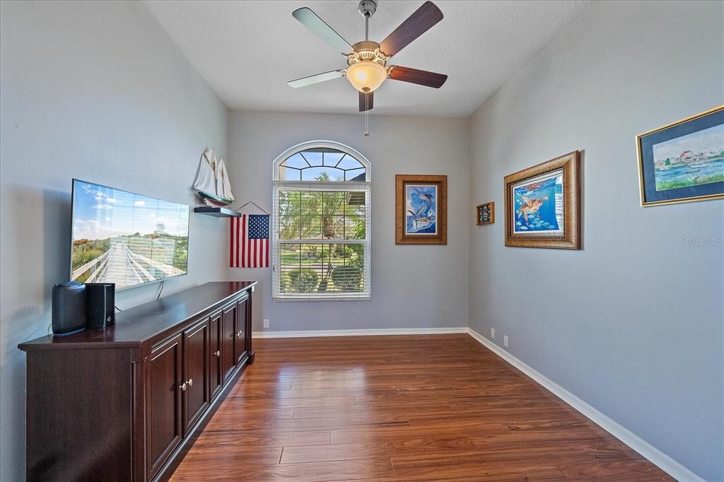 Под контрактом: $565,000 (3 спален, 2 ванн, 2356 Квадратных фут)