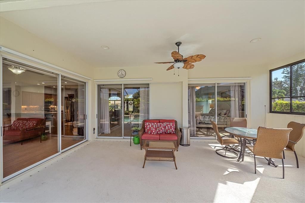 Под контрактом: $565,000 (3 спален, 2 ванн, 2356 Квадратных фут)