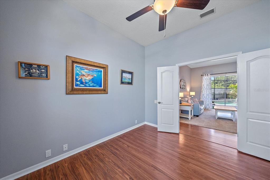 Под контрактом: $565,000 (3 спален, 2 ванн, 2356 Квадратных фут)