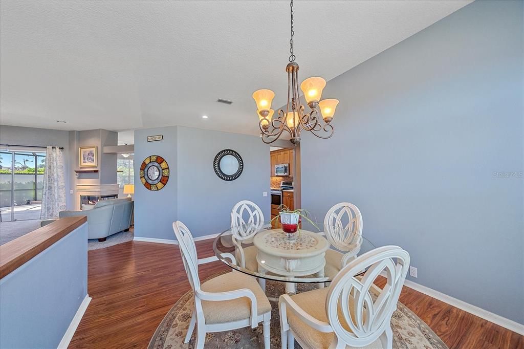 Под контрактом: $565,000 (3 спален, 2 ванн, 2356 Квадратных фут)