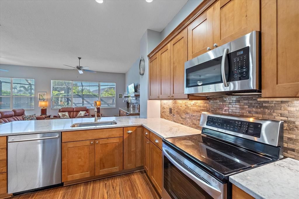 Под контрактом: $565,000 (3 спален, 2 ванн, 2356 Квадратных фут)