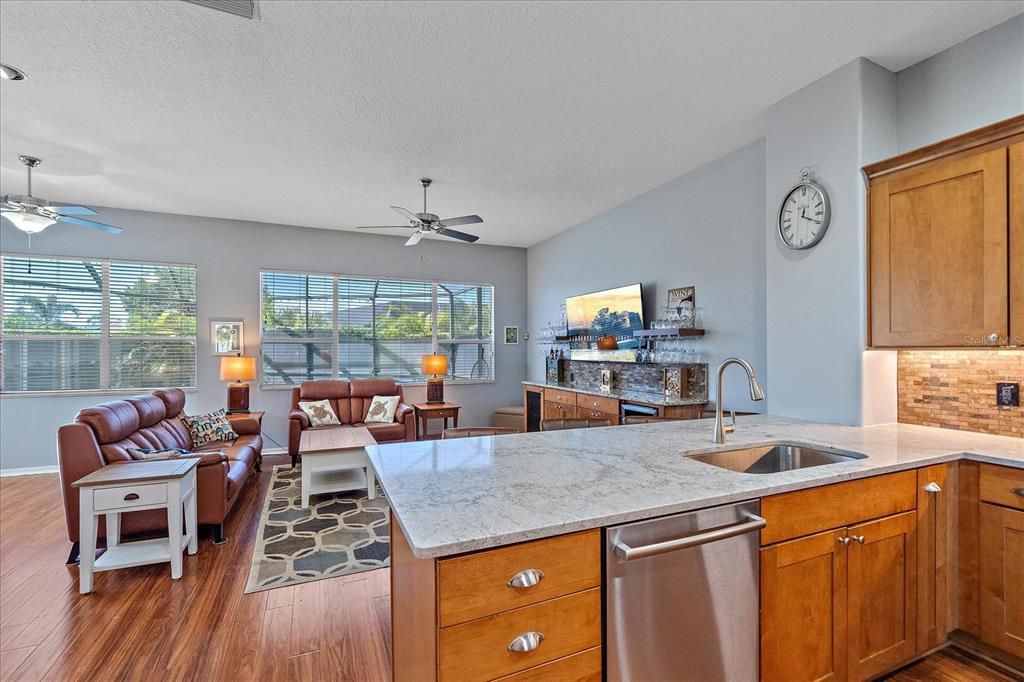 Под контрактом: $565,000 (3 спален, 2 ванн, 2356 Квадратных фут)