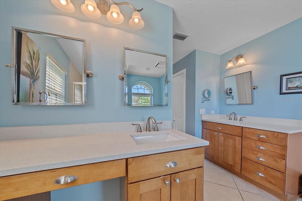 Под контрактом: $565,000 (3 спален, 2 ванн, 2356 Квадратных фут)