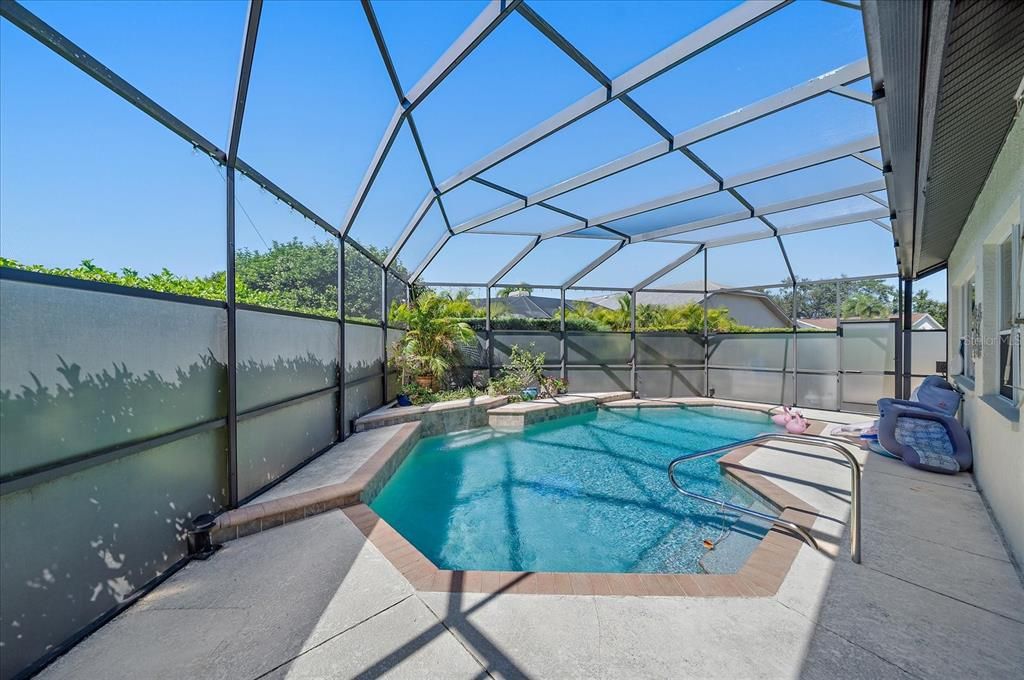 Под контрактом: $565,000 (3 спален, 2 ванн, 2356 Квадратных фут)