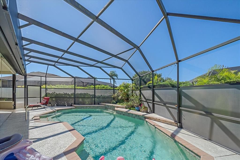 Под контрактом: $565,000 (3 спален, 2 ванн, 2356 Квадратных фут)