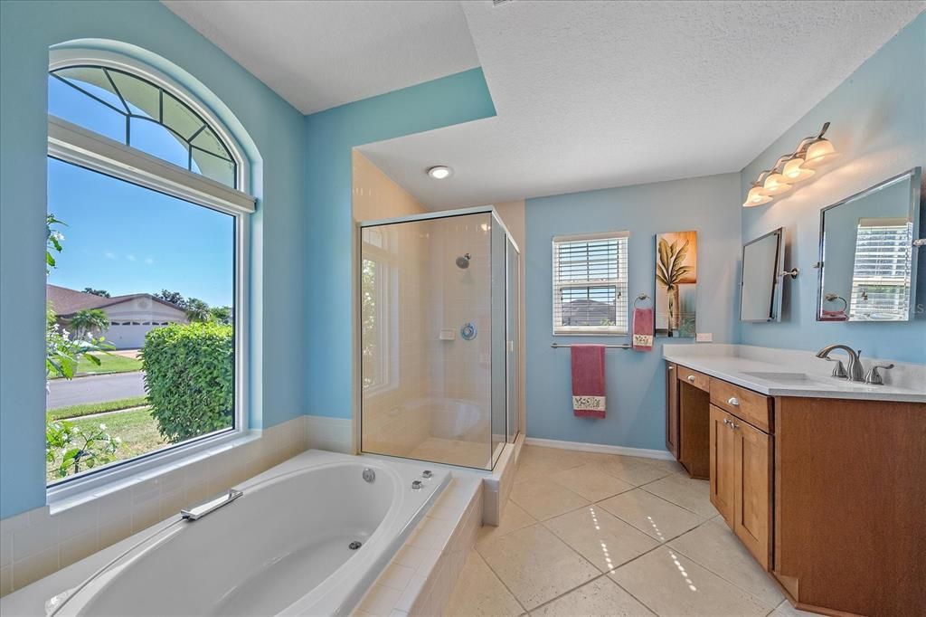 Под контрактом: $565,000 (3 спален, 2 ванн, 2356 Квадратных фут)